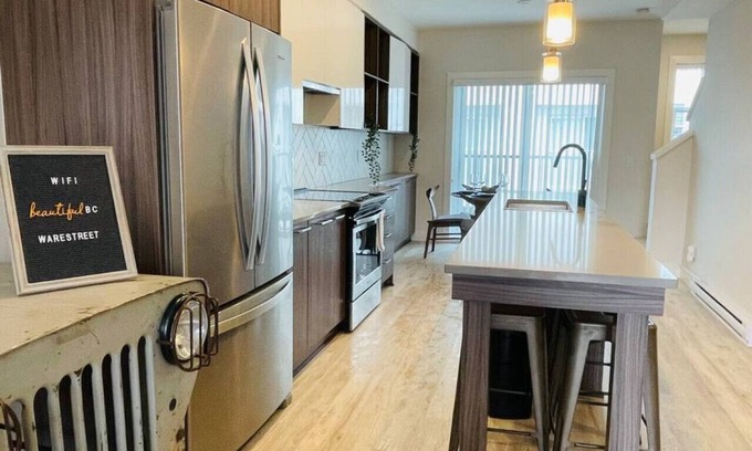 Mill Lake Casa | ?Brand New Stylish 2BTownhome+Garage Parking-for6?