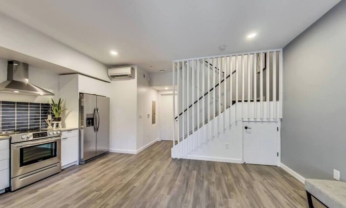 East Peralta Apartamento | Brand New Stylish Studio Suite Near Downtown!