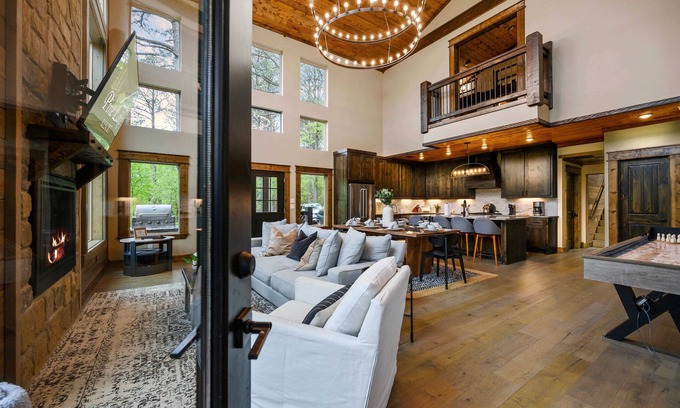 Broken Bow Cabina | Brand New The Lookout: Pool, Pond, Fun Slide, Scavenger Hunt, EV Tesla Outlet, Pet Friendly