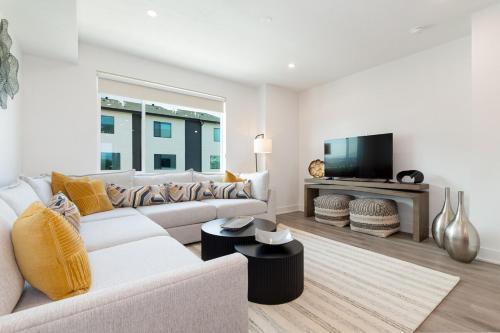 Grand Junction Casa | Brand NEW Townhome! Luxury AND Convenience - NO EXTRA FEES!