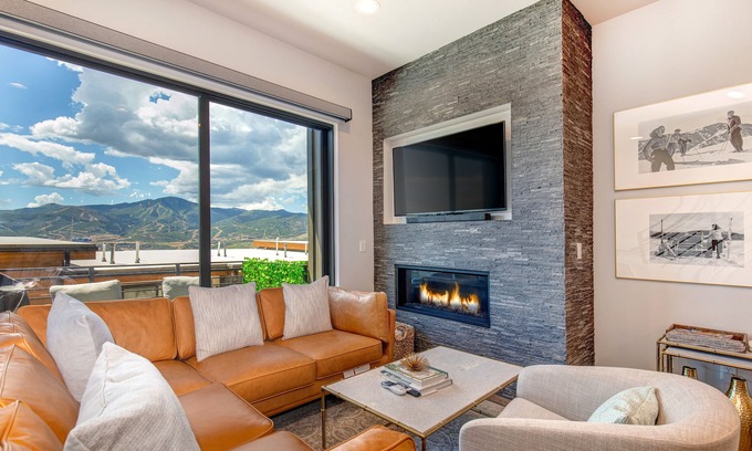 Hideout Casa | Brand-new townhome with views & hot tub - 12 mins to Park City & Deer Valley