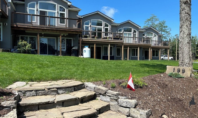Shortts Lake Casa | Brand New Townhouse - Lake Access and Outdoor Kitchen