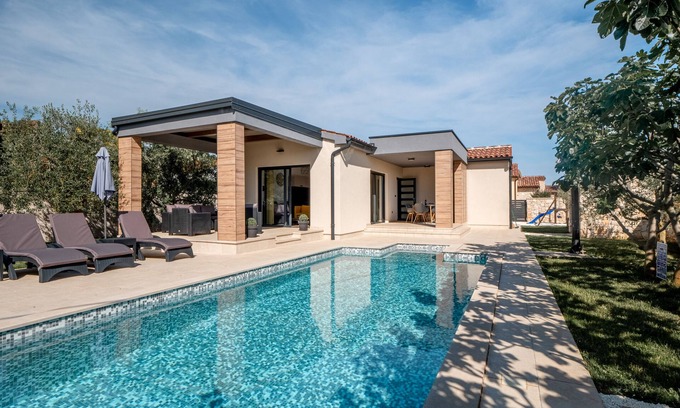 Segotici Casa | Villa nueva a estrenar ****, piscina climatizada, a 2.5 km del mar, barbacoa, wifi, wifi gratis