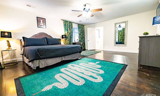 Whitehaven Casa | Brand new*Walk to Graceland*Sleeps 10*