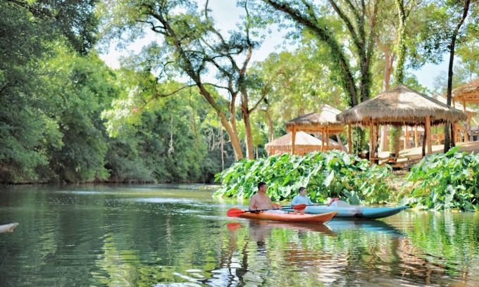 Sutherland Springs Cabina | Brand new waterfront Cabin with many amenities: Pool, hot tub & kayaking. - RC6