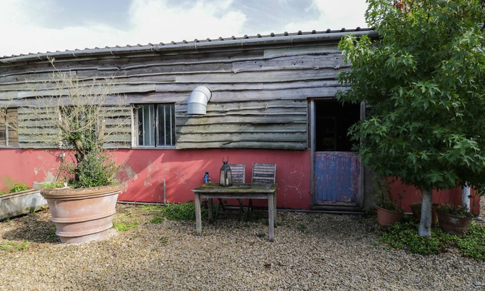 Malmesbury Cabaña | BRANDEERS STUDIO, pet friendly, character holiday cottage in Minety