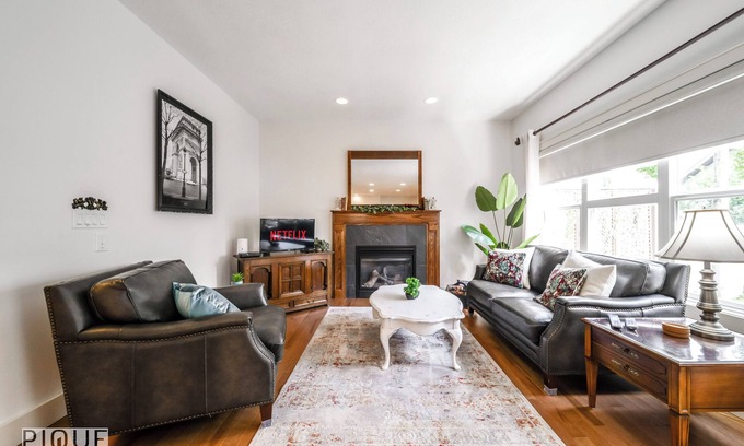 Southwest Edmonton Casa | BrandNew - Maison Vivi - AC - Garage - Wifi - Sleeps 6!