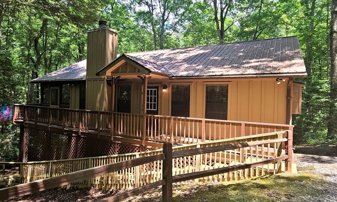 Sautee Nacoochee Cabina | Cabaña Brandywine - 2 dormitorios y 2 baños - Gran porche proyectado - WIFI