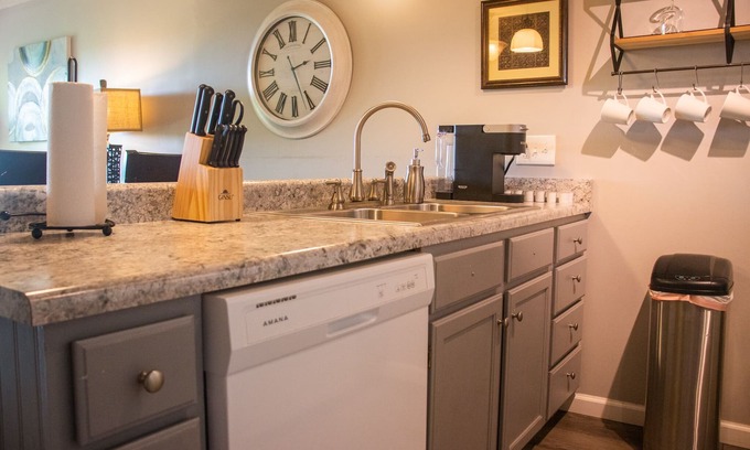 Notch Estates Condominio | Branson Condo near Silver Dollar City, Sleeps 8