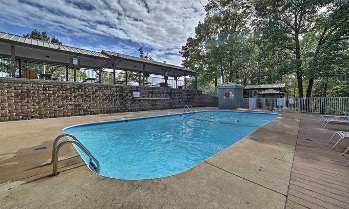 Notch Estates Apartamento | Branson Condo with Views 2 Mi to Silver Dollar City