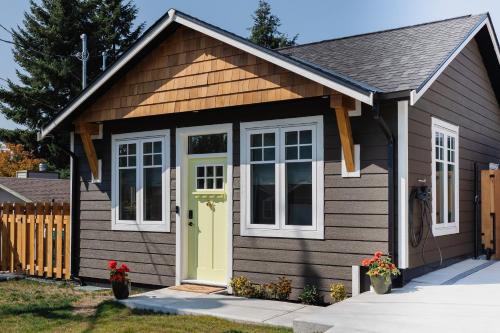 Campbell River Casa | Brass Apple Cottage