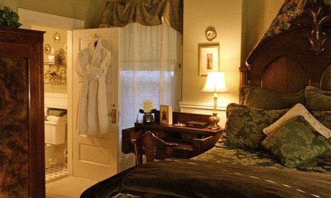 Charleston Cama Y Desayuno | Brass Pineapple Inn