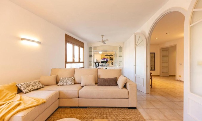 Eixample Apartamento | Bravissimo El Lleó, bright 4-bedroom apartment