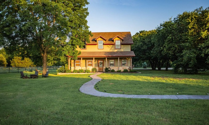 Waco Casa | Brazos Shores- Spectacular 4 Bedroom, 3 Bath House