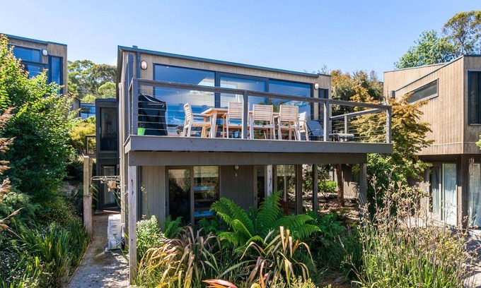 Lorne Casa | INTERRUPTOR OCHO - CASA DE PUEBLO CONTEMPORÁNEO