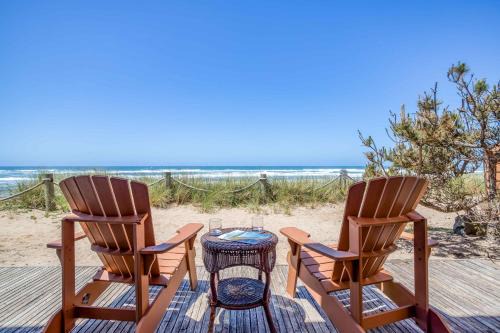 Neskowin Casa | Breakers Beach House 1 - Meredith Lodging