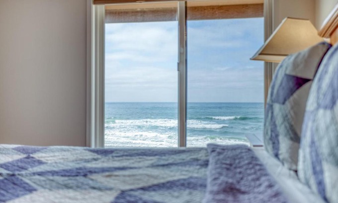 Neskowin Casa | Breakers Beach House 7 - Meredith Lodging
