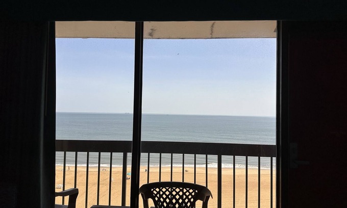 Northeast Virginia Beach Hotel | Breakers Resort Inn