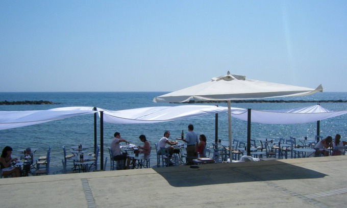 Universal Villa | El desayuno en la terraza junto a la piscina hermosa, se puede ir andando a las playas de arena