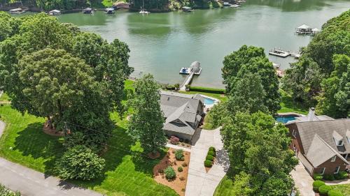 Westport Casa | Breaking Badger