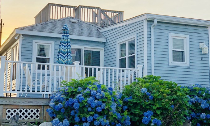 Breakwater Village Cabaña | Breakwater Village Waterview Cottage