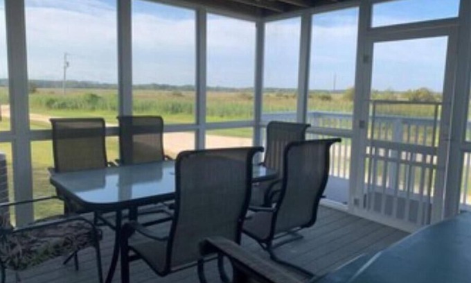 Upper Fairmount Casa | Breath-Taking Family Retreat On The Water!