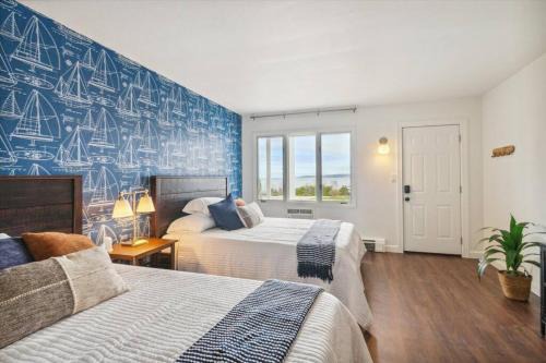 Petoskey Casa | Breath taking Lake Views 5 min to DT Petoskey