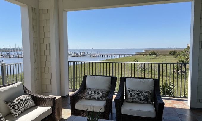 Saint Simons Island Condominio | Impresionantes vistas al agua con un enorme lani