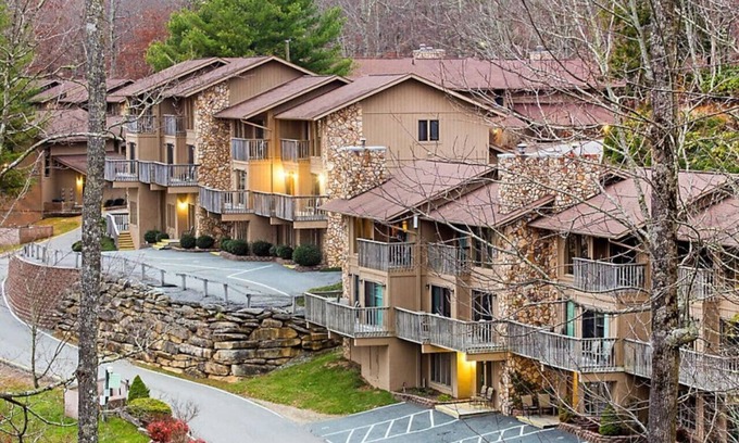 Banner Elk Condominio | Breathe in Fresh Mountain Air in this 2BD resort condo with amenities onsite