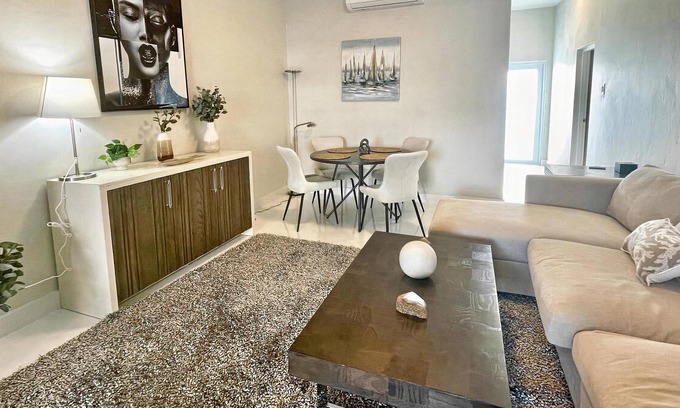 Parque Apartamento | Breathtaking 3-Br Beachside Apt