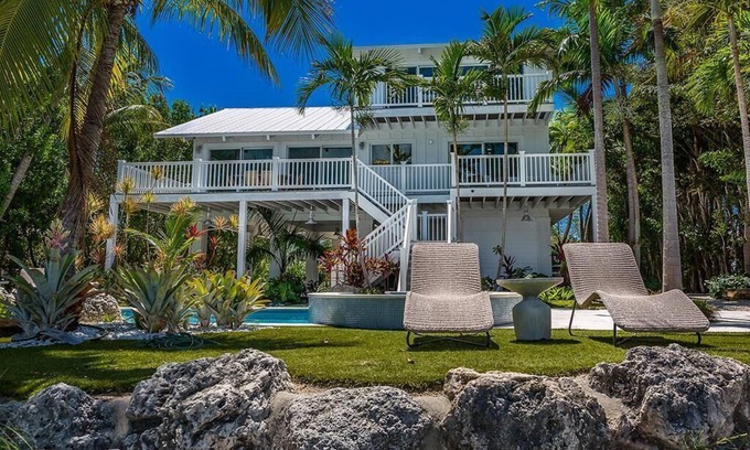 Venetian Shores Casa | Breathtaking Bayfront Retreat in Venetian Shores