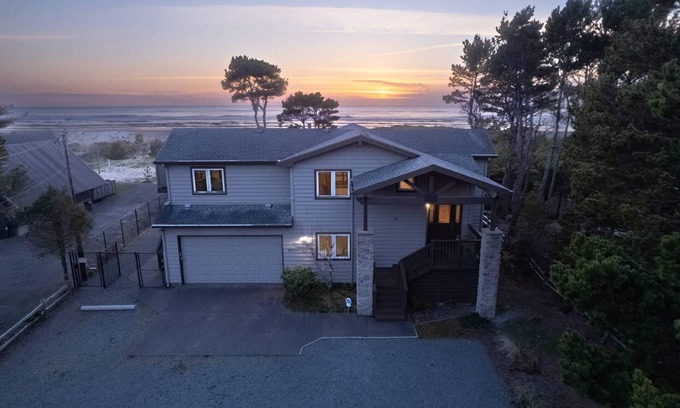 Rockaway Beach Casa | Great Deals on Summer Stays!