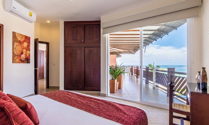 San Pedro Mixtepec Condominio | Breathtaking Beachfront Condo with luxurious amenities!