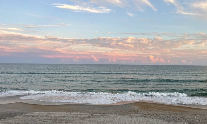 Surf City Casa | Breathtaking Beachfront View! Sleeps 8, Spacious Patios & Dog-Friendly
