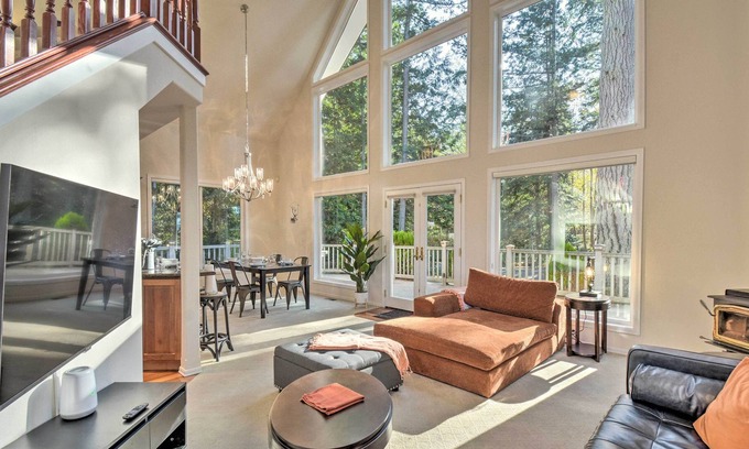 Hansville Cabina | Breathtaking Hansville Cabin w/ Fire Pit!