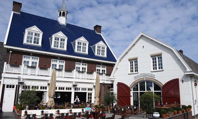 Municipality of Huizen Casa | Breathtaking Harbor Experience | 2 Units Close to Goois & Naarderbos Escape