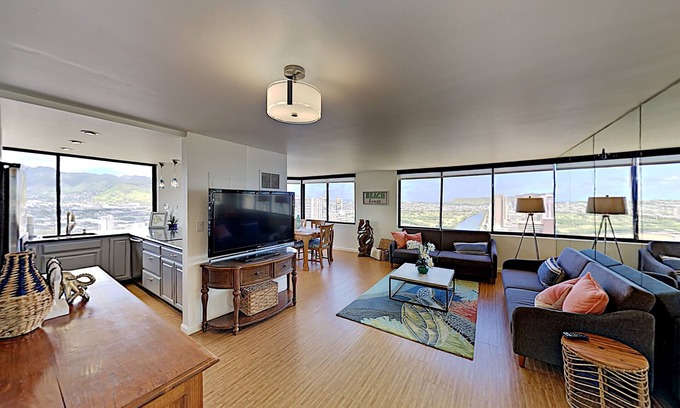 McCully - Moiliili Condominio | Breathtaking Hawaiian Monarch Penthouse | Views!
