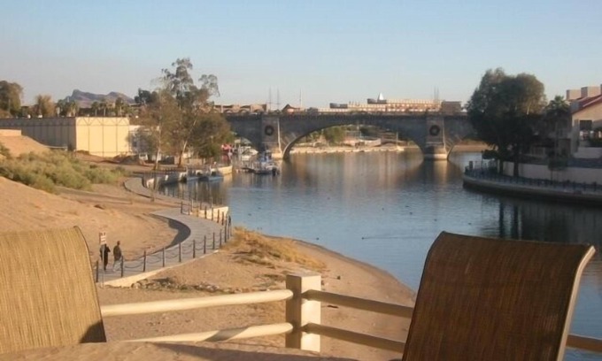 Lake Havasu City Condominio | ¡Asombroso! Reyes Vista Frente a unos pasos de estacionamiento # 306