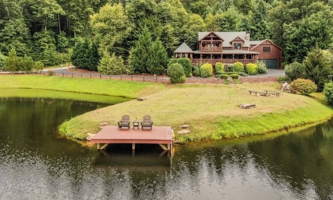 Natures Courtyard Cabina | Breathtaking Lakefront Cabin, Fully Stocked with Hot tub and Firepit