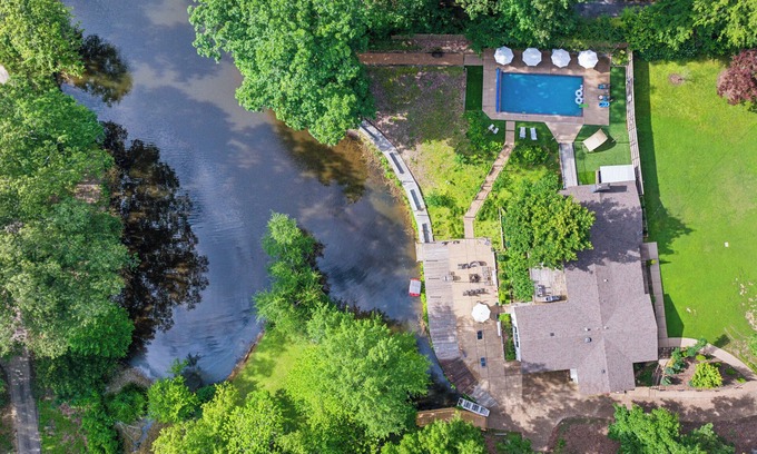 Raleigh Casa | 》Breathtaking Lake WaterFront Home Retreat w Pool《