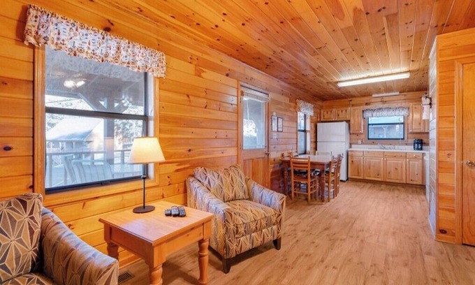 Byrdstown Cabina | Breathtaking Lakeside 2-Bedroom Cabin on Beautiful Dale Hollow Lake #9!