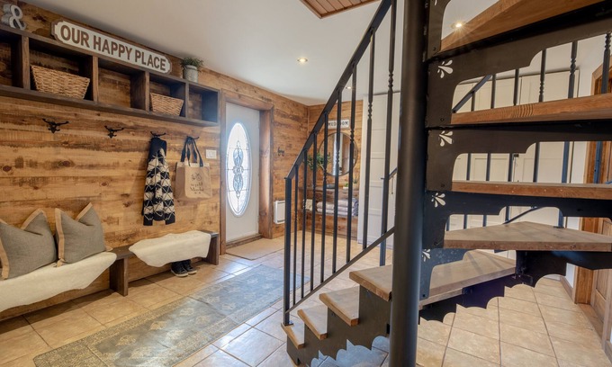 Saint-Faustin-Lac-Carre Chalet De Esquí | Breathtaking log house w/HotTub - Summer paradise