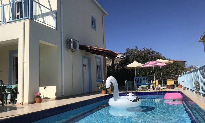 Kefalas Villa | Impresionante montaña, vistas al mar con piscina Wifi cerca de tiendas y ofertas disponibles