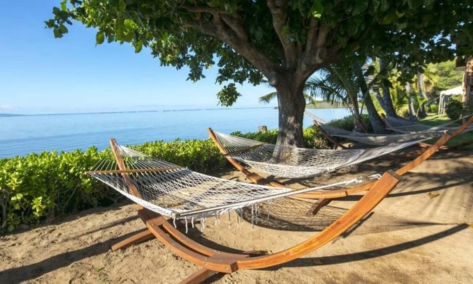 Kaunakakai Casa | Breathtaking Ocean Front Room w/ Porch | Romantic Couple Getaway