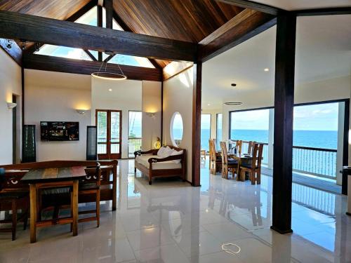 Kapoho Casa | Breathtaking Oceanfront Home on Lava Rock Beach