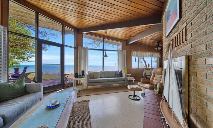 Lexington Casa | Breathtaking Panoramic Views! Lake Huron & Lex!