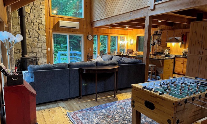 Lanesborough Casa | Breathtaking Post & Beam minutes from Jiminy Peak, Williamstown, Lenox & hiking