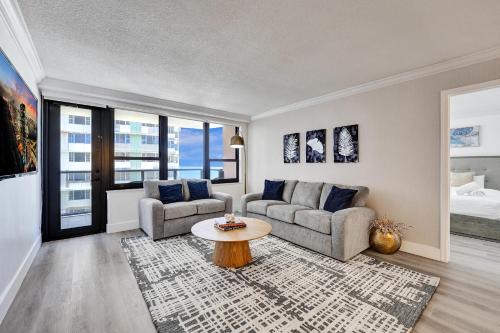 Mid Beach Apartamento | Breathtaking resort condo w beach service Unit 908
