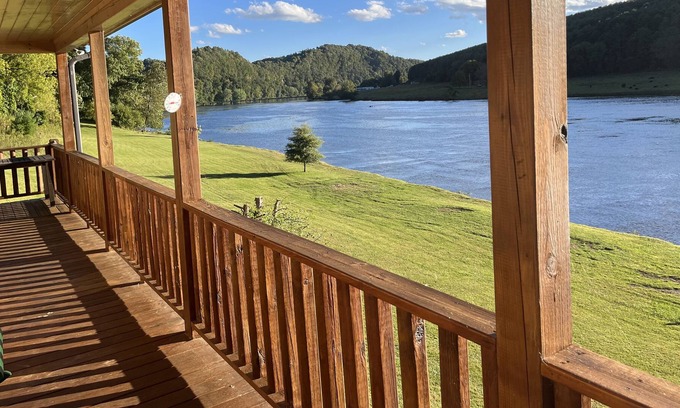 Galax Cabina | Breathtaking River View/Cozy Log Cabin
