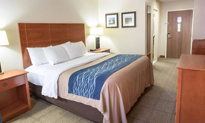 Augusta Casa | Breathtaking Rm for Luxurious Stay! Free Wi-Fi